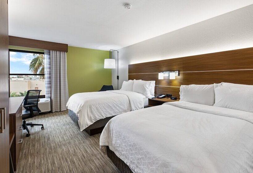 带2个双人床的标准工作室, Holiday Inn Express Harlingen By Ihg