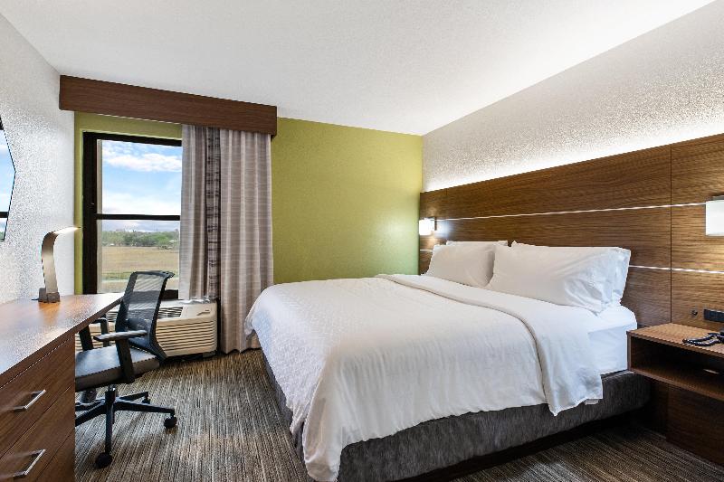 带大床的标准间, Holiday Inn Express Harlingen By Ihg