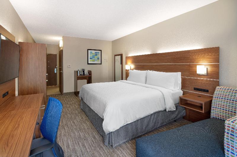 Номер Стандарт Кровать Кинг Адаптированный для Инвалидов, Holiday Inn Express Statesboro, An Ihg