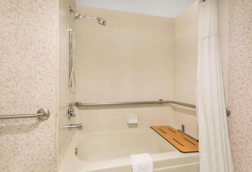 Номер Стандарт Адаптированный для Инвалидов, Ramada By Wyndham Kent Seattle Area