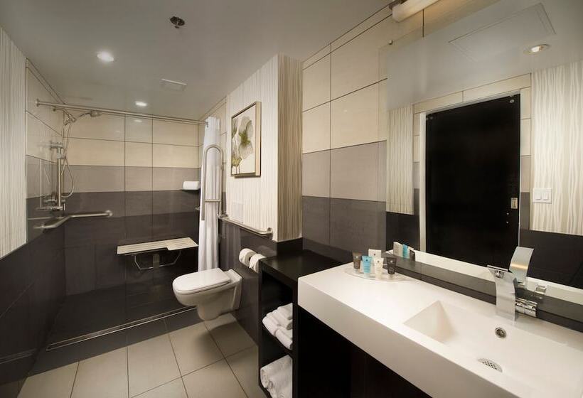 Premium Oda, Skybridge Seattle Airport