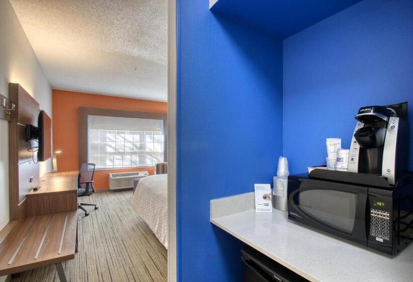 Стандартный Номер Кровать Кинг, Holiday Inn Express Hotel & Suites Oshkosh   State Route 41, An Ihg