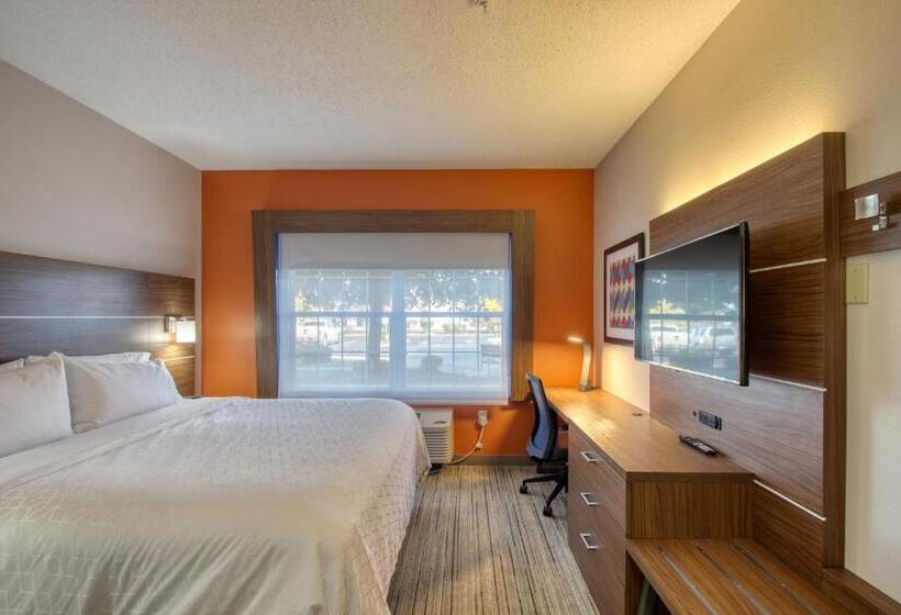 Люкс Кровать Кинг, Holiday Inn Express Hotel & Suites Oshkosh   State Route 41, An Ihg