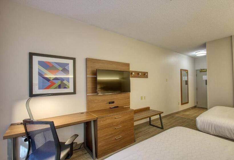 Номер Стандарт, Holiday Inn Express Hotel & Suites Oshkosh   State Route 41, An Ihg