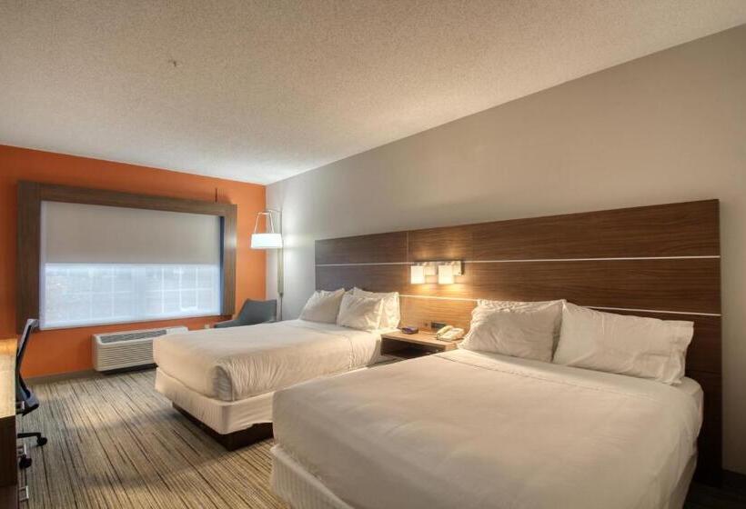Номер Стандарт Адаптированный для Инвалидов, Holiday Inn Express Hotel & Suites Oshkosh   State Route 41, An Ihg