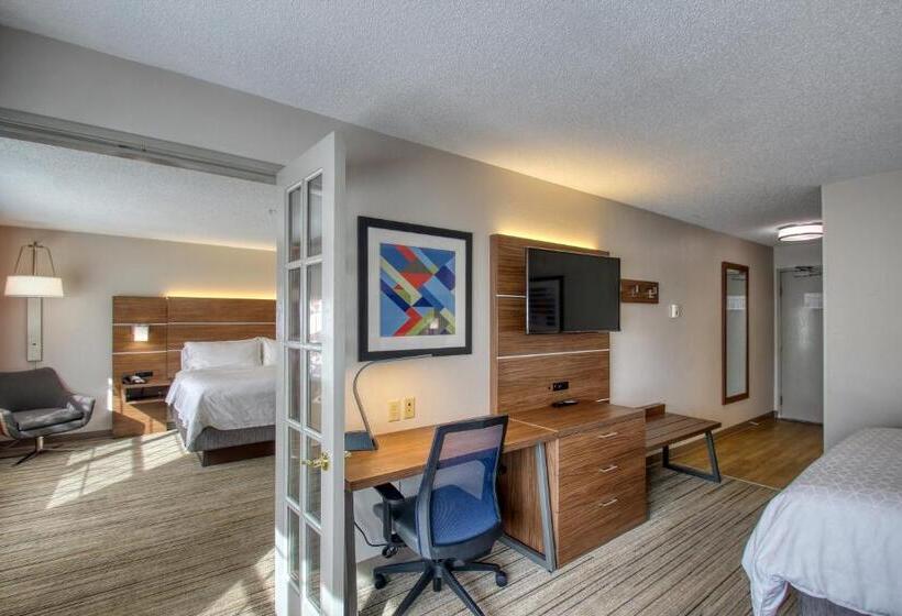 Люкс Повышенной Комфортности, Holiday Inn Express Hotel & Suites Oshkosh   State Route 41, An Ihg