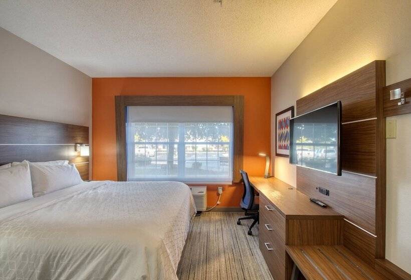 Люкс, Holiday Inn Express Hotel & Suites Oshkosh   State Route 41, An Ihg