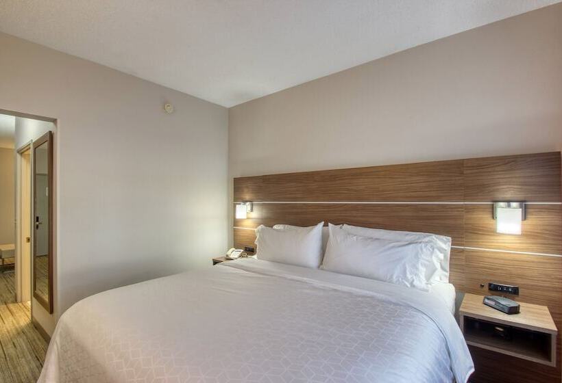 Люкс, Holiday Inn Express Hotel & Suites Oshkosh   State Route 41, An Ihg