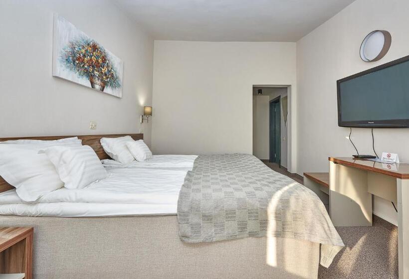 Люкс Вид на Бассейн, Riviera By Queens Hotel And Resort