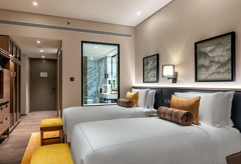 Номер Клуб, Taj Jumeirah Lakes Towers