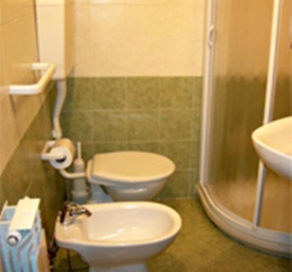 Номер Стандарт Трехместный, Albergo Montenerone