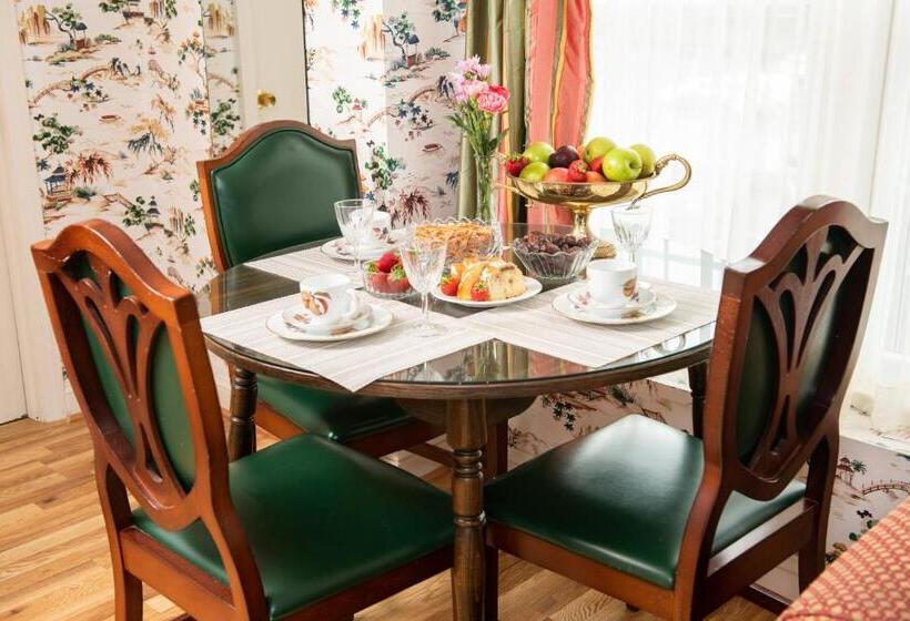 Студия Стандарт, America's Cup Inn Newport