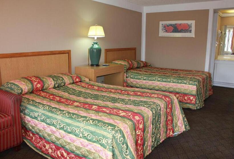 带2个双人床的标准工作室, Knights Inn Indianapolis