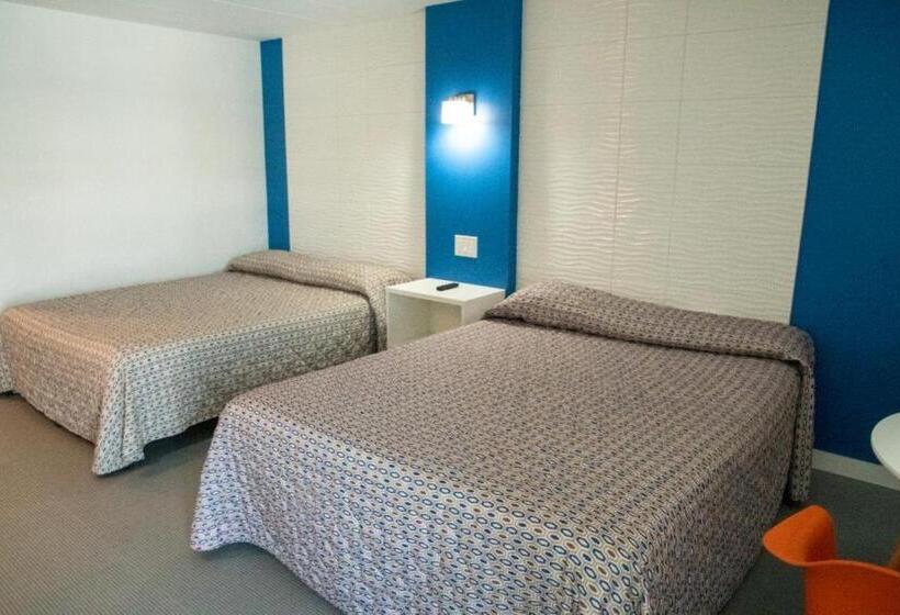 Номер Deluxe Вид на Бассейн, The Jolly Roger Motel