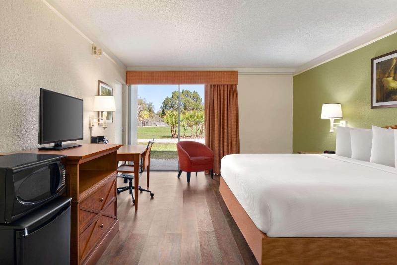 Стандартный Номер Кровать Кинг, Baymont By Wyndham Daytona Beach   Intl Speedway