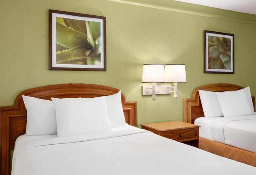 스탠다드 룸 더블 침대 2개, Baymont By Wyndham Daytona Beach   Intl Speedway