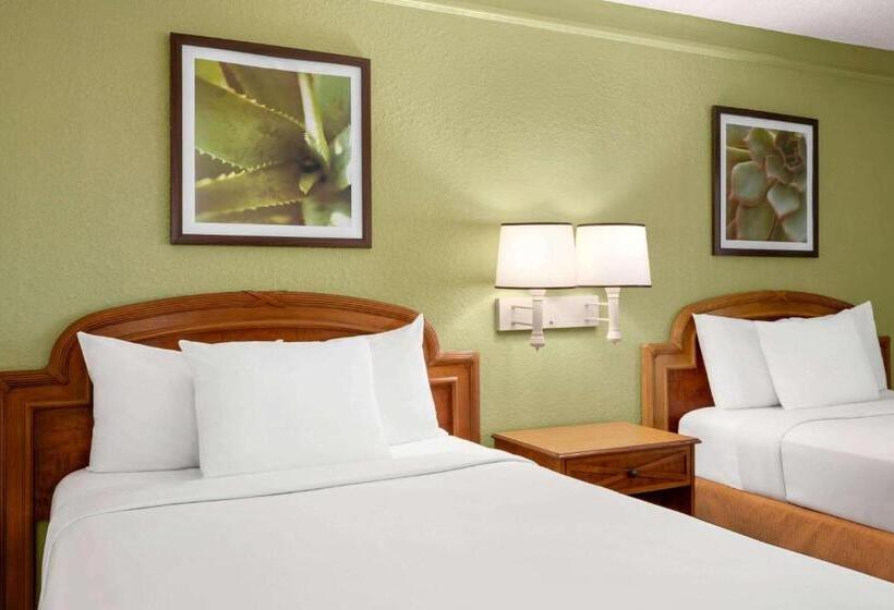스탠다드 룸 더블 침대 2개, Baymont By Wyndham Daytona Beach   Intl Speedway