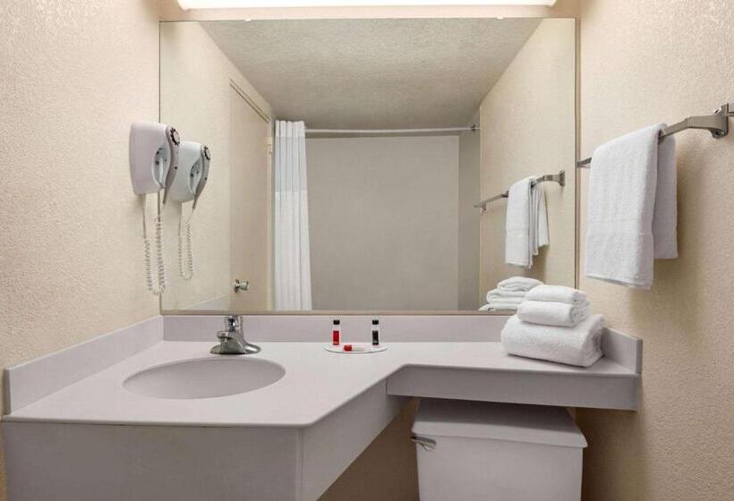 Студио Стандарт Кровать Кинг, Baymont By Wyndham Daytona Beach   Intl Speedway