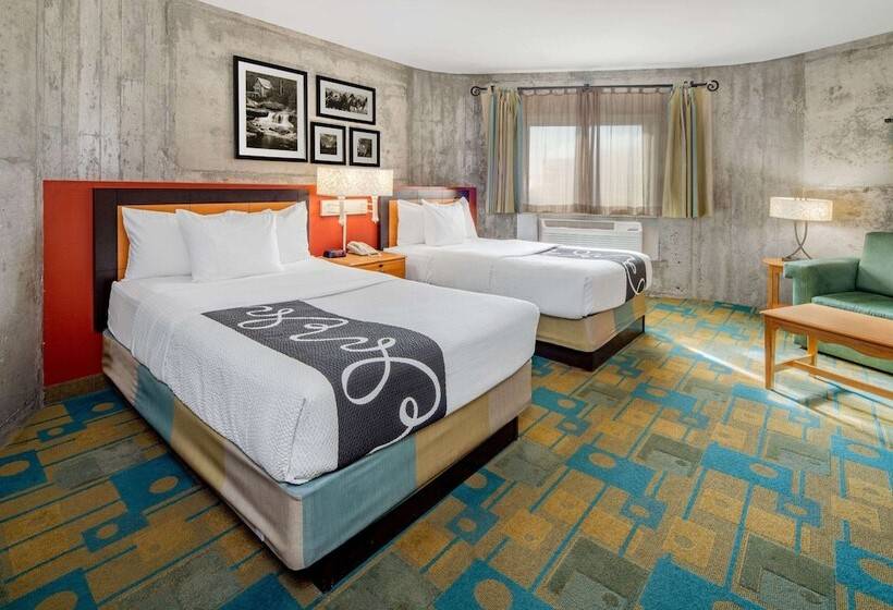 Номер Executive, La Quinta Inn & Suites By Wyndham Irvine Spectrum
