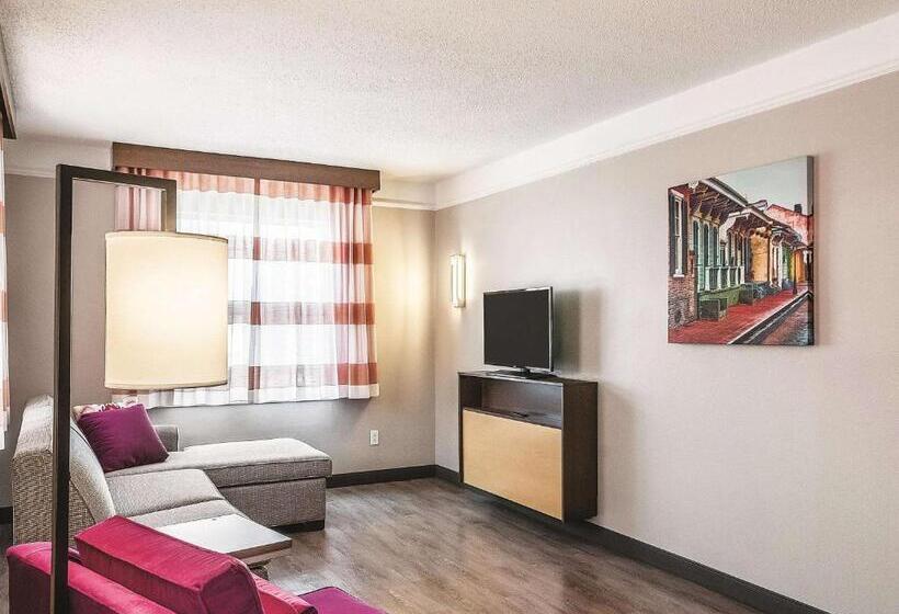 חדר דלוקס עם מיטת קינג, La Quinta By Wyndham New Orleans Downtown