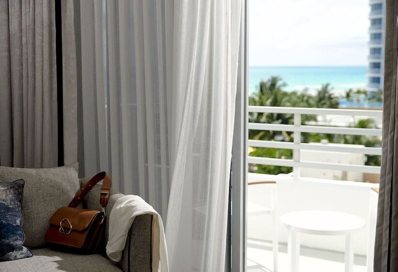 小型套房带海景, Loews Miami Beach