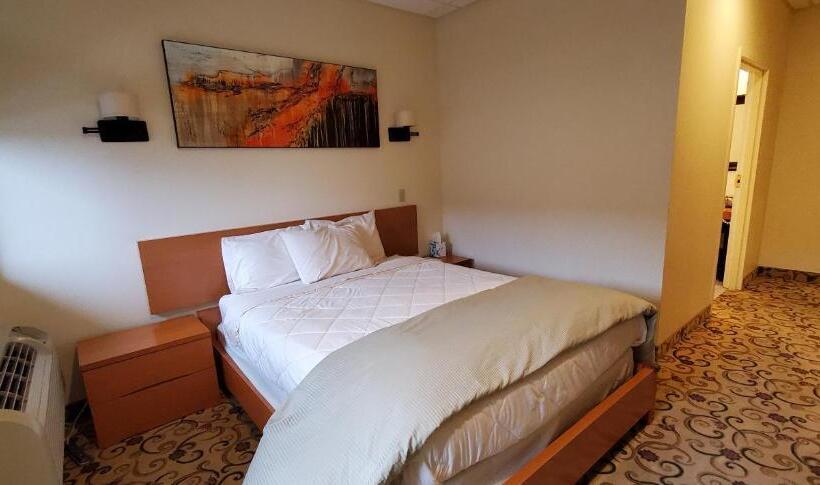 Номер Стандарт с Балконом, Lowell Inn