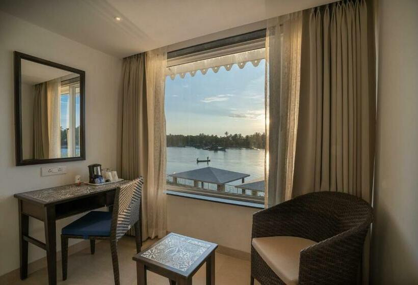 디럭스 룸, Indy Waterfront Resort