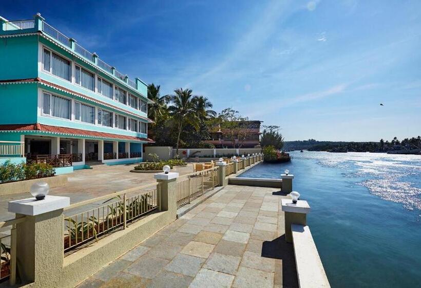 디럭스 룸, Indy Waterfront Resort