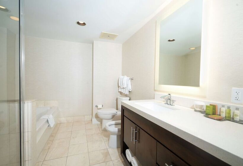Люкс 2 Спальни, Doubletree Resort & Spa By Hilton Ocean Pointn. Miami Beach