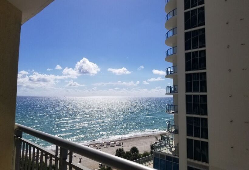 Люкс Адаптированный для Инвалидов, Doubletree Resort & Spa By Hilton Ocean Pointn. Miami Beach