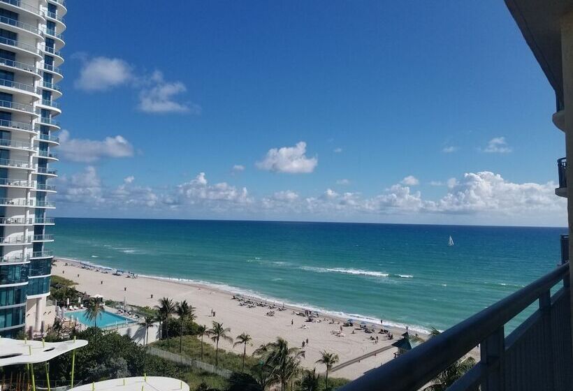 Номер Стандарт 2 Двуспальные Кровати, Doubletree Resort & Spa By Hilton Ocean Pointn. Miami Beach