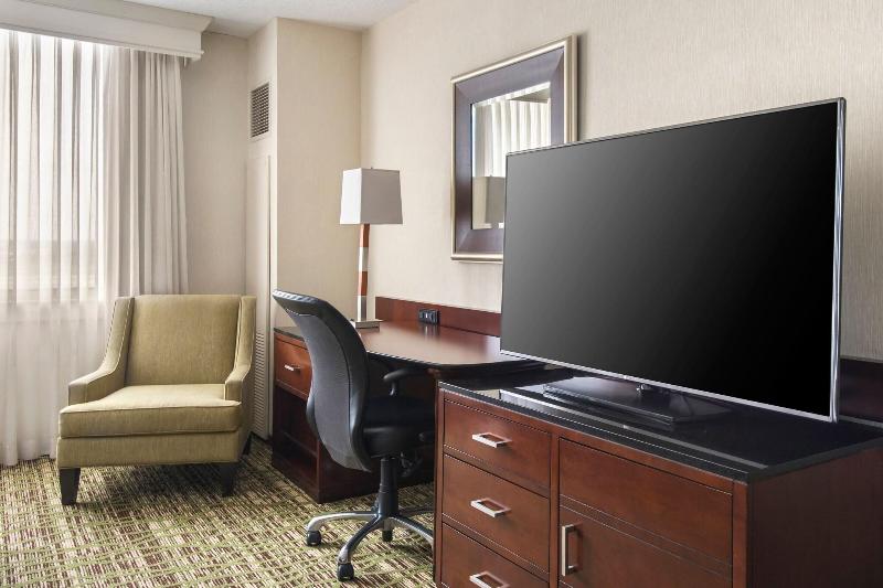 キングサイズベッドのスタンダードルーム, Philadelphia Airport Marriott