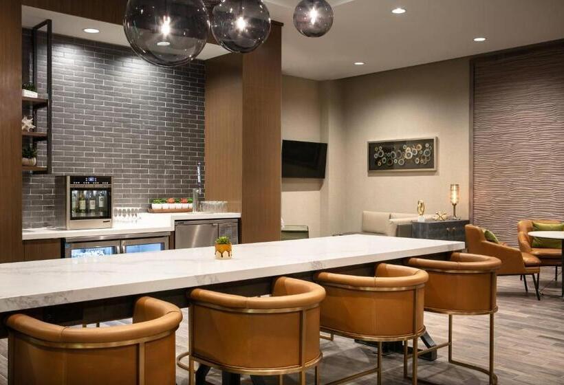Номер Клуб Кровать Кинг, West Des Moines Marriott