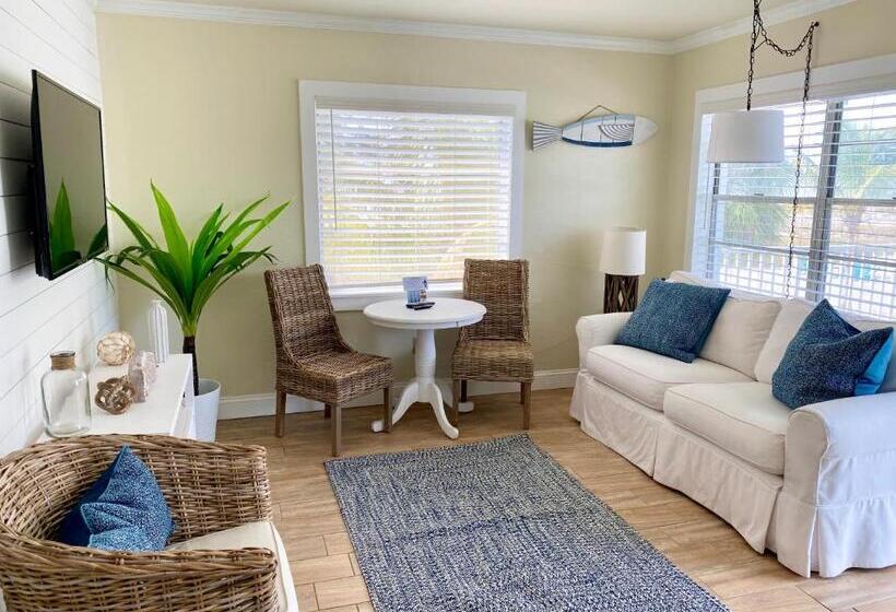 سوئیت با تخت بزرگ, The Molloy   Treasure Island Suites & Cottages