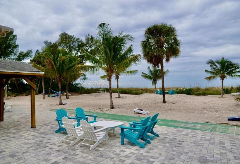 خانه 1 خوابه, The Molloy   Treasure Island Suites & Cottages