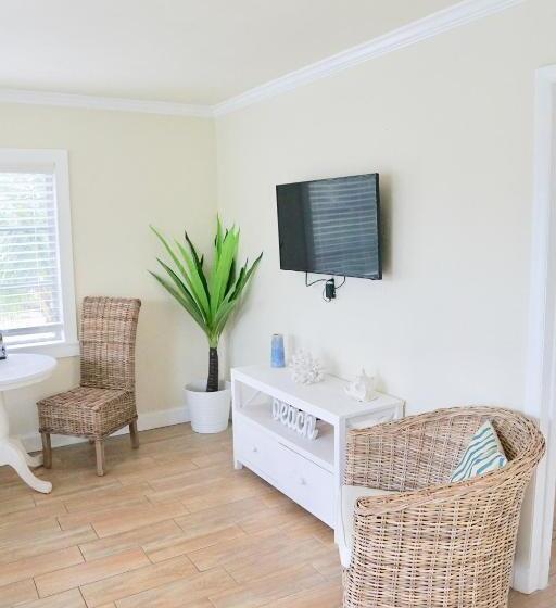 سوئیت با چشم‌انداز, The Molloy   Treasure Island Suites & Cottages