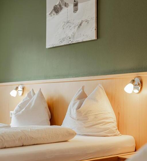 带阳台的三人标准间, Eschenhof Bed & Breakfast