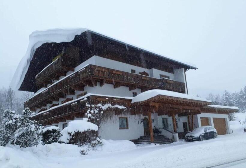 带2个卧室的公寓, Pension Appartements Via Claudia