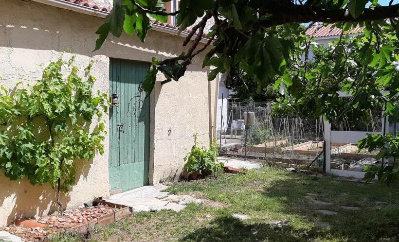 Номер Стандарт Вид на Сад, Chambre D'hôtes Du Mas Julianas