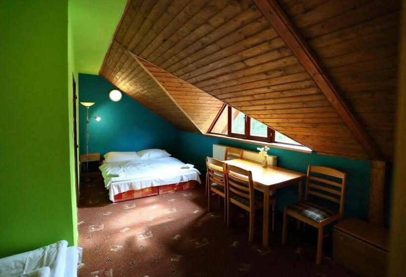 スタンダード4人部屋, Penzion šatovské Lípy