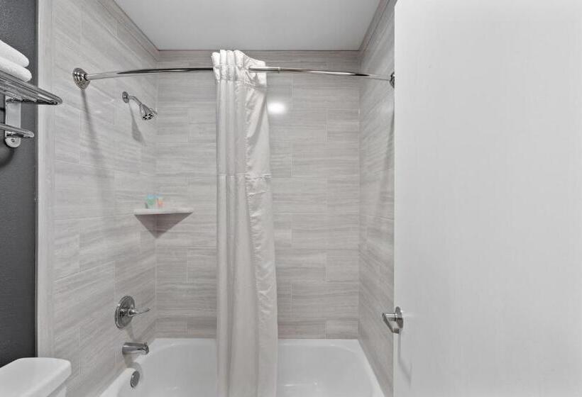 스탠다드 스튜디오 킹침대, Basecamp Puyallup A Travelodge By Wyndham