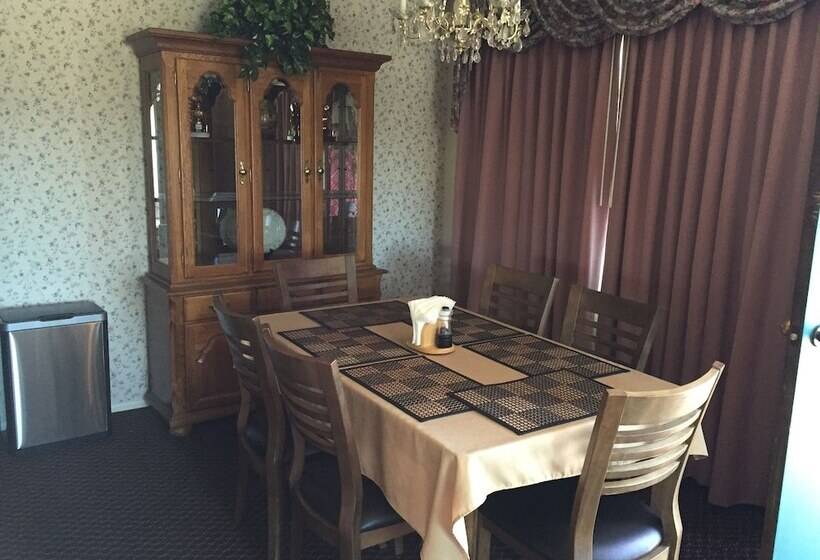 Люкс 2 Спальни, Oakridge Inn