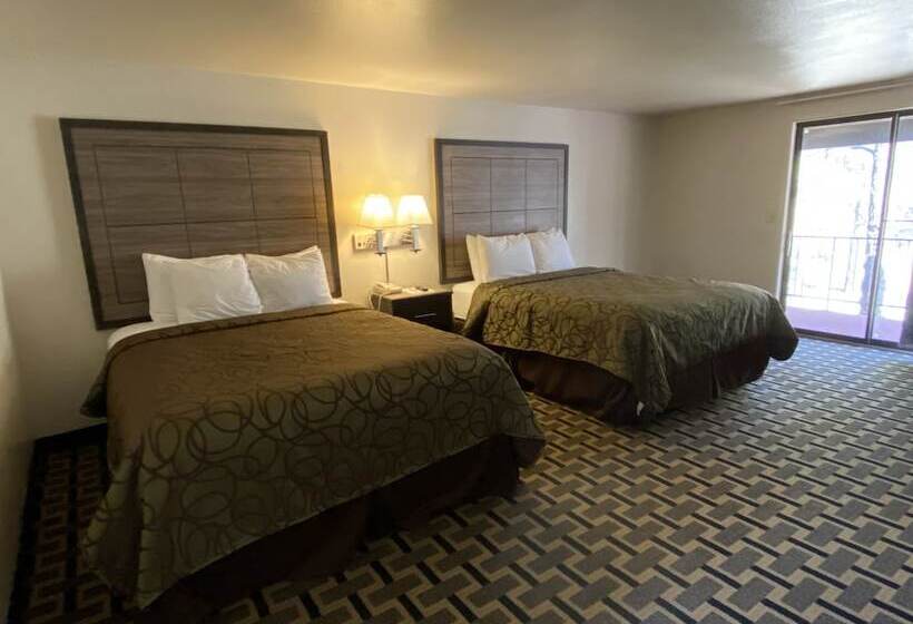 Номер Deluxe, Motel In The Pines