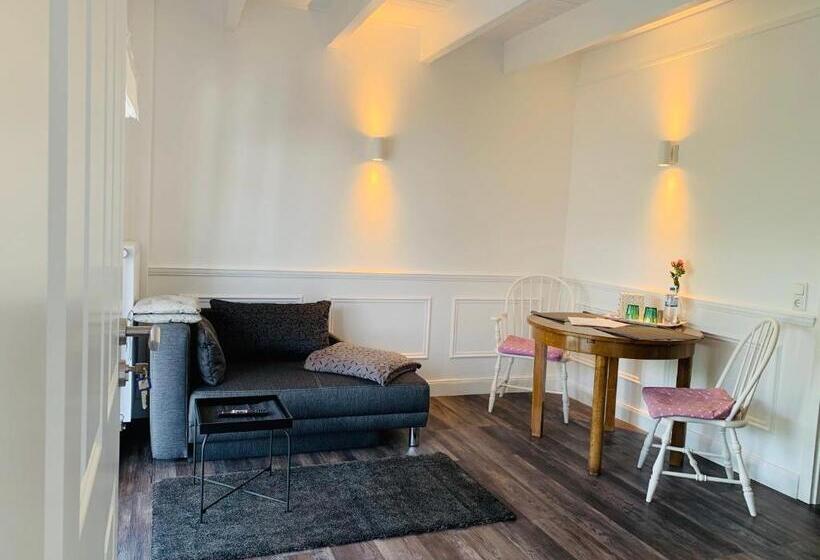 جناح مطلّ علي الحديقة, Rosenhof Lodge