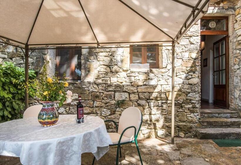 Апартаменты 2 Спальни, Agriturismo La Ferrozzola
