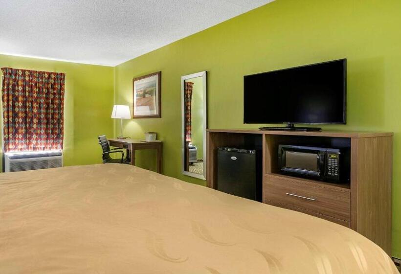 חדר סטנדרט עם מיטת קינג, Quality Inn Brunswick