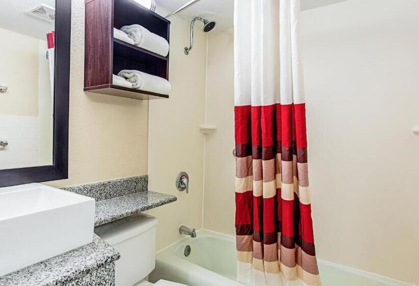 اتاق سوپریور با تخت بزرگ, Red Roof Inn Plus+ Wichita East