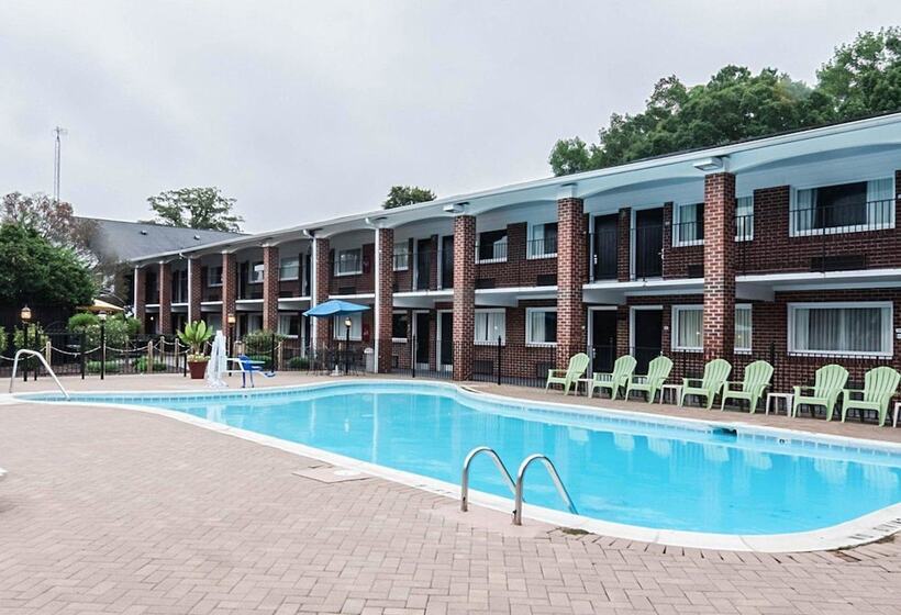 سوییت, Rodeway Inn & Suites Williamsburg Central