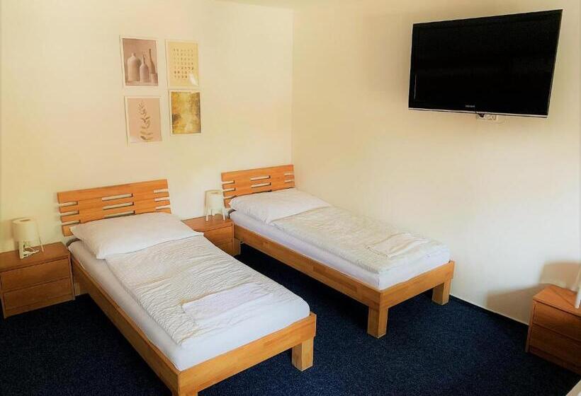 استودیوی استاندارد, Mikulov Inn   Hotel Zeme