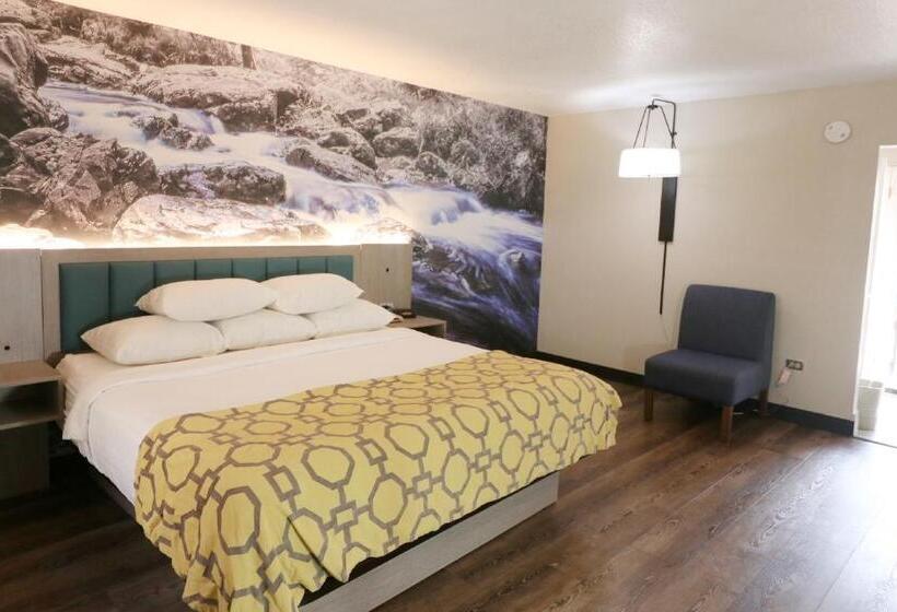 غرفة قياسية سرير كينج لذوى الإحتياجات الخاصة, Baymont By Wyndham Gatlinburg On The River
